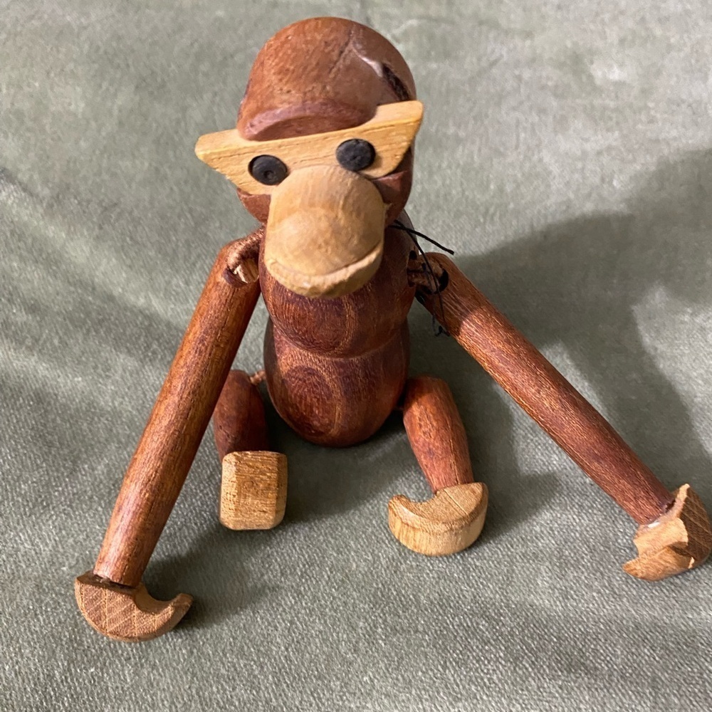 Wooden monkey with movable limbs has missing ears able to hang by hands feet #15 - Picture 2 of 6